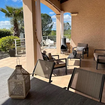 Au Calme Avec Piscine Сasa de vacaciones