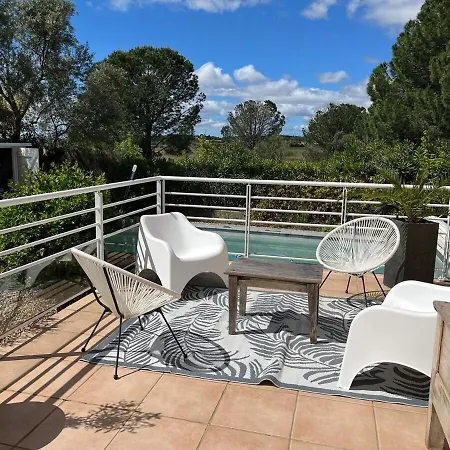 Au Calme Avec Piscine Сasa de vacaciones